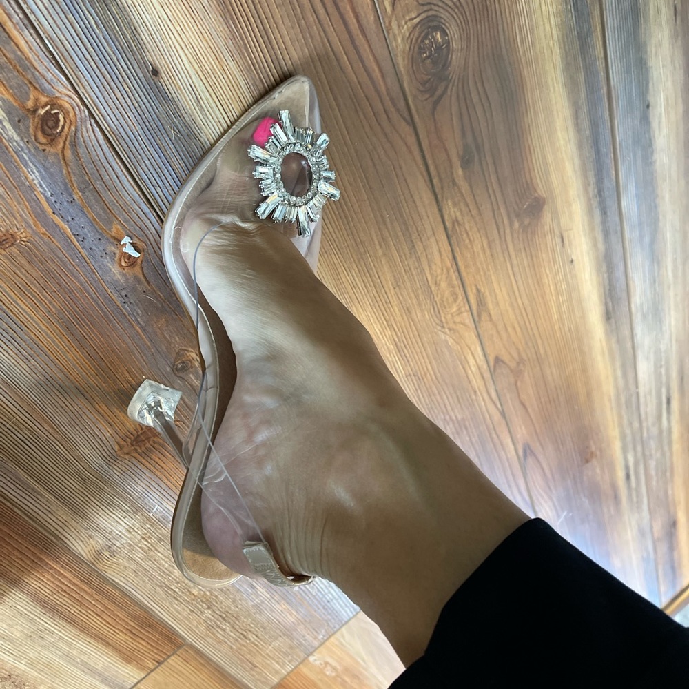New beautiful shoes!! Very stylish goes with everything